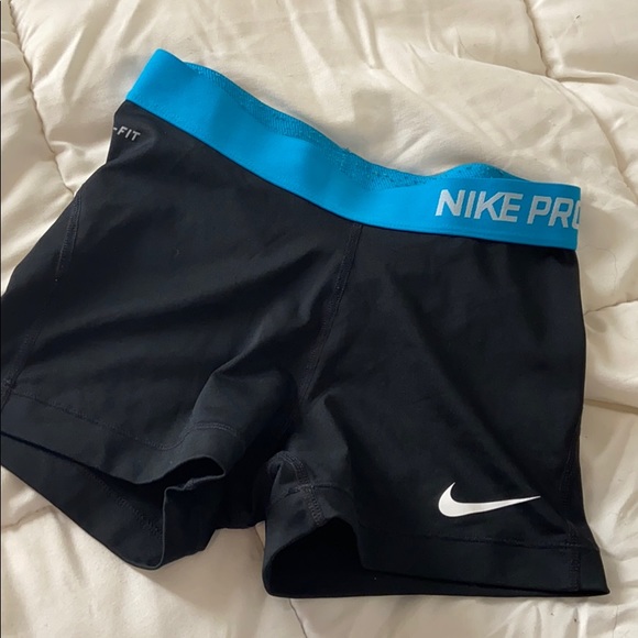 nike stretchy shorts